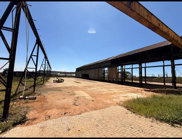 4,000M² WAREHOUSE FOR SALE IN BOKSBURG EAST